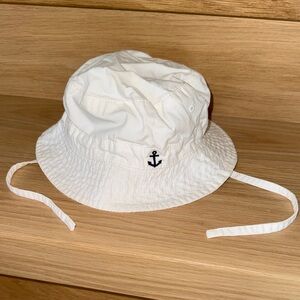 H&M White Baby Bucket Hat with Anchor Sz 9-12 months